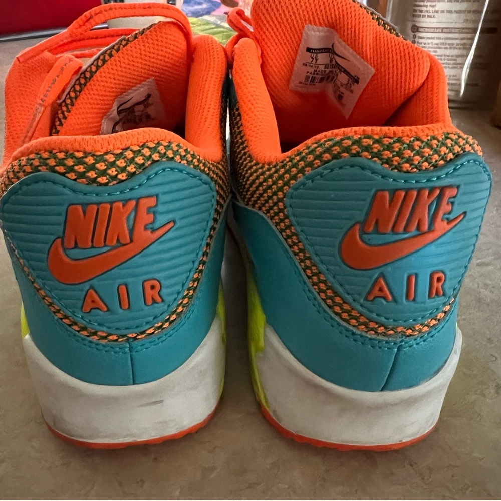Nike Air Max - Rare size 7 men’s/kids or size 8.5 women’s
